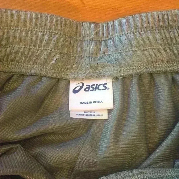 Like new! ASICS Basketball 🏀 Shorts - Picture 5 of 5